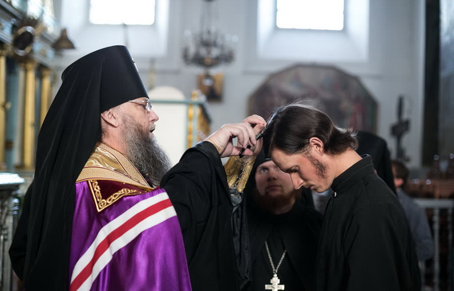 Архиепископ Гурий совершил иноческий постриг