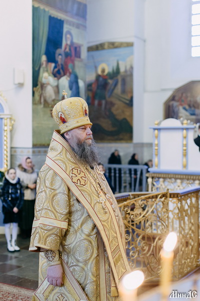 Архиепископ Гурий совершил Божественную Литургию в Успенском соборе Жировичского монастыря