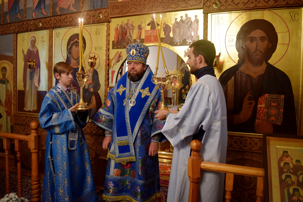 В неделю 24-ю по Пятидесятнице епископ Порфирий возглавил Божественную литургию в Свято-Зосимо-Савватиевском Велико-Кракотском мужском монастыре