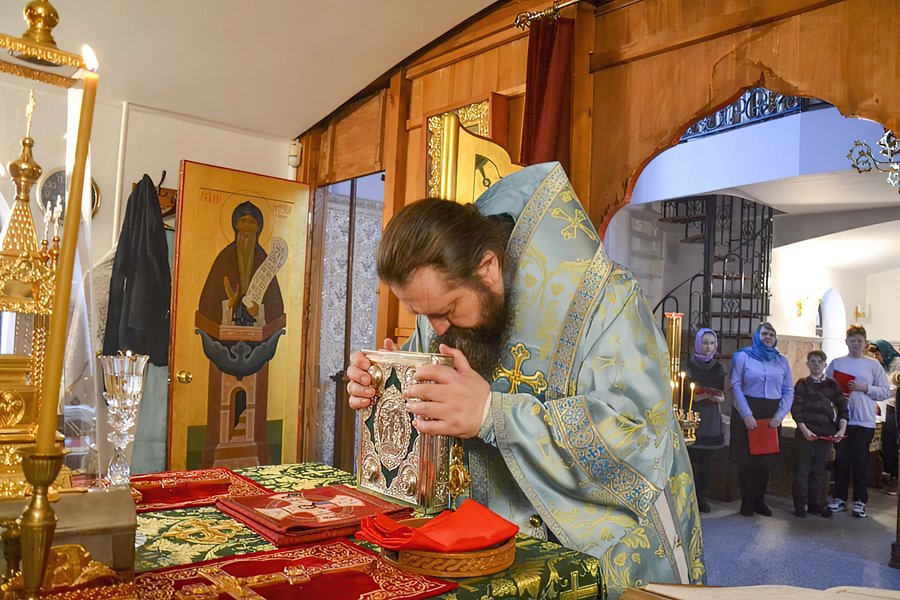 2023-04-01-Детская-литургия-в-Никольском-монастыре-3.jpg