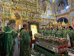 В Почаевской лавре прошел многотысячный крестный ход в день памяти преподобного Амфилохия Почаевского