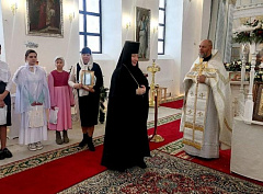 В святочные дни учащиеся бобруйской школы поздравили с праздником Рождества сестер Мироносицкого женского монастыря в Бобруйске