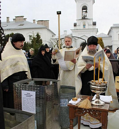 В Полоцком женском монастыре молитвенно встретили праздник Крещения Господня