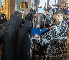 В Дивеевском монастыре митрополит Нижегородский Георгий совершил иноческий постриг 17 послушниц обители