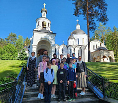 В актовый день воскресной школы города Березино учащиеся посетили Ксениевский женский монастырь в Барани