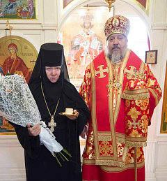 30 сентября архиепископ Гомельский и Жлобинский Стефан поздравил настоятельницу Тихвинского монастыря с днем тезоименитства