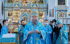 В праздник иконы Божией Матери «Казанская» и день 35-летия своего служения в Жировичской обители архиепископ Гурий совершил благодарственный молебен