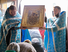 13 октября, в канун праздника Покрова, из Юровичского монастыря в город Калинковичи доставлен чудотворный образ Божией Матери «Юровичская-Милосердная»