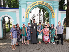 Покровский женский монастырь в городе Толочине посетила паломническая группа людей с нарушением слуха из Борисовской епархии