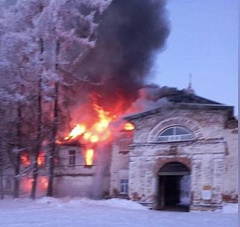 Ошевенский мужской монастырь пострадал от большого пожара [+ВИДЕО]