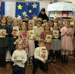 Литературно-музыкальным конкурсом завершилась книжная выставка, организованная в городской школе Бреста Рождество-Богородицким монастырем