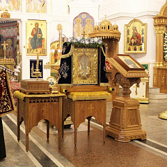 16 октября в Полоцкую обитель были принесены святыни, среди которых крест и молитвослов, принадлежавшие преподобному Паисию Святогорцу