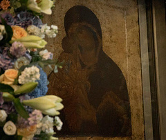 В Донской ставропигиальный монастырь из Третьяковской галереи принесена чудотворная Донская икона Божией Матери