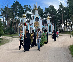 В Лавришевском монастыре накануне годовщины Четвертого возрождения обители встретили ежегодный крестный ход Новогрудской епархии