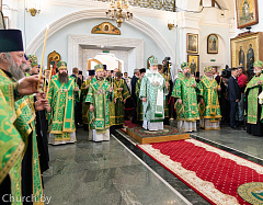 4 июня настоятельницы монастырей Минской епархии молились за вечерним богослужением, которое возглавил Святейший Патриарх Кирилл