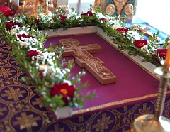 В канун празднования Изнесения честных Древ Животворящего Креста Господня в Юровичском монастыре совершили всенощное бдение