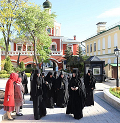 16 мая в Зачатьевском женском монастыре Москвы состоялся престольный праздник в честь основательниц обители преподобных Иулиании и Евпраксии Московских