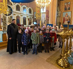 Спасо-Преображенский мужской монастырь в Хмелево посетили с экскурсией учащиеся местной школы