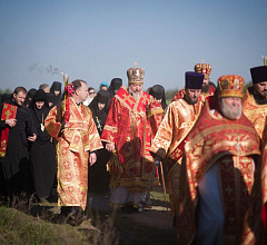 На территории бывшего Макарьевского монастыря состоялся крестный ход и Божественная литургия