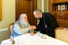 Митрополит Филарет поздравил митрополита Вениамина с началом служения на Минской кафедре