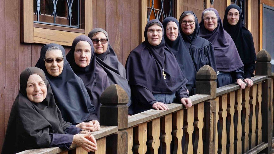 Сестры Свято-Успенского женского монастыря в Калтстоге.jpg