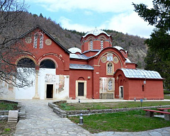 Патриарх Сербский Порфирий совершил рождественскую литургию в Печском монастыре в Косово