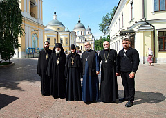 Иерарх и духовенство Православной Церкви в Америке посетили в Москве Покровский женский монастырь