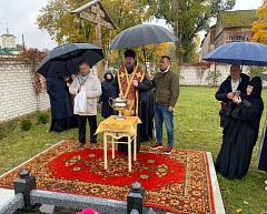 В Мироносицком монастыре Бобруйска освящен надгробный крест на могиле первой игумении монастыря Раисы (Путилиной)