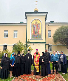 Епископ Бобруйский Серафим освятил мозаичную икону Архангела Михаила в Мироносицком монастыре Бобруйска