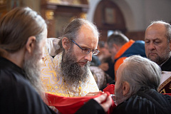 Братия и паломники Ляденского монастыря поздравили настоятеля обители иеромонаха Лавра (Будича) с 50-летием со дня рождения