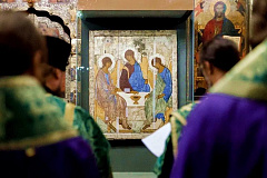 Установлено празднование дня принесения в Троице-Сергиеву лавру образа Святой Троицы, написанного преподобным Андреем Рублевым