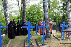 В день Радоницы сестры Полоцкого Спасо-Евфросиниевского монастыря посетили городское кладбище «Ксаверия»